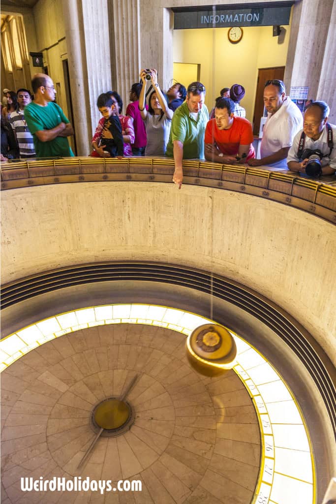 Foucault Pendulum